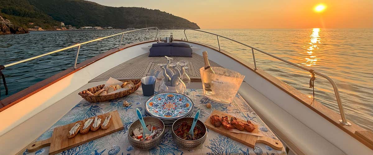 Boat tour with sunset aperitif along the Palinuro coast