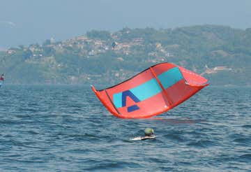 Lezione di kitesurf a Dervio sul Lago di Como