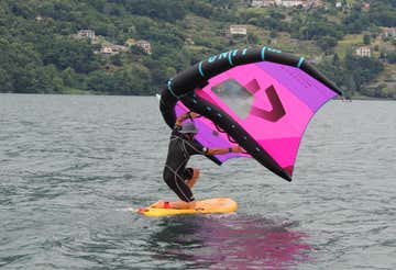 Wing foil lesson in Dervio on Lake Como