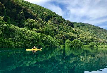 Kayak tour with aperitif on Castel Gandolfo Lake