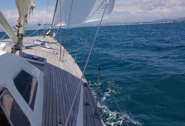 Boat tour with aperitif and sailing lesson near Pisa