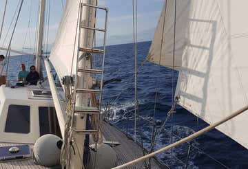 Giornata in barca con pranzo e lezione di vela alle Secche della Meloria