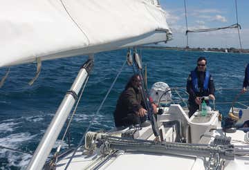Giornata in barca con pranzo e lezione di vela alle Secche della Meloria