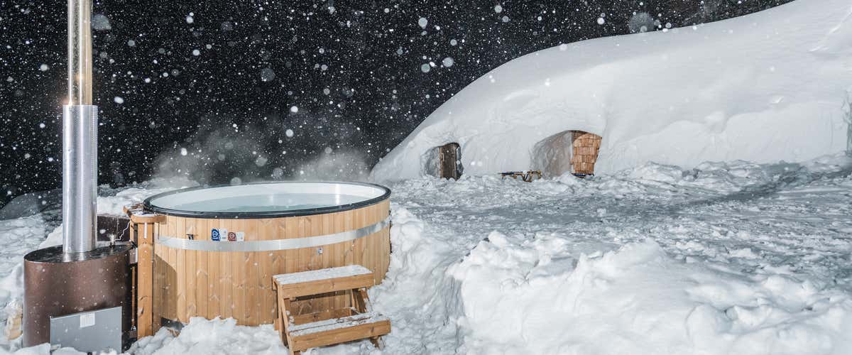 Family igloo night with snowshoeing and Tyrolean dinner in South Tyrol