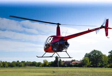 Tour esclusivo in elicottero in Versilia con pranzo e prova di pilotaggio