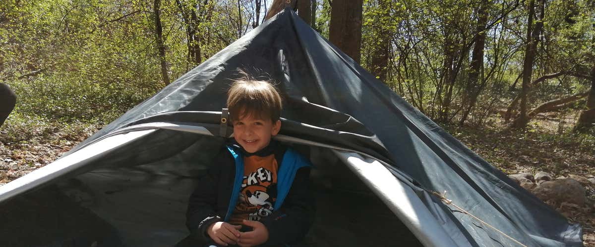Giornata di sopravvivenza per bambini vicino al Lago di Garda