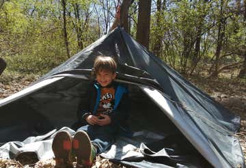 Giornata di sopravvivenza per bambini vicino al Lago di Garda