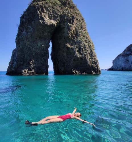 Snorkelling tour between Ponza and Palmarola with lunch on board