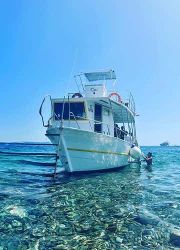 Snorkelling tour between Ponza and Palmarola with lunch on board