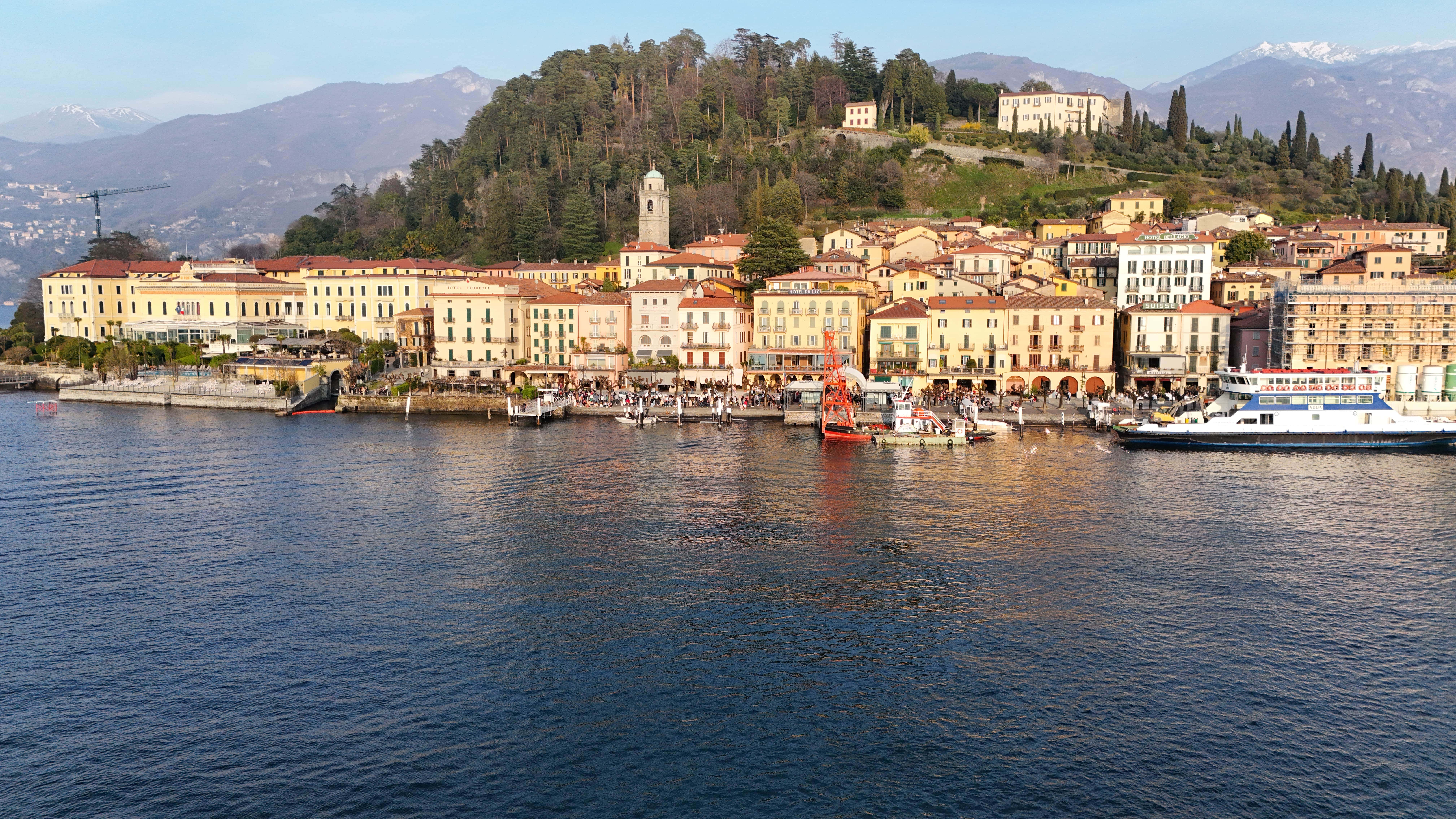Tour in gommone sul Lago di Como con brindisi e sosta a Bellagio