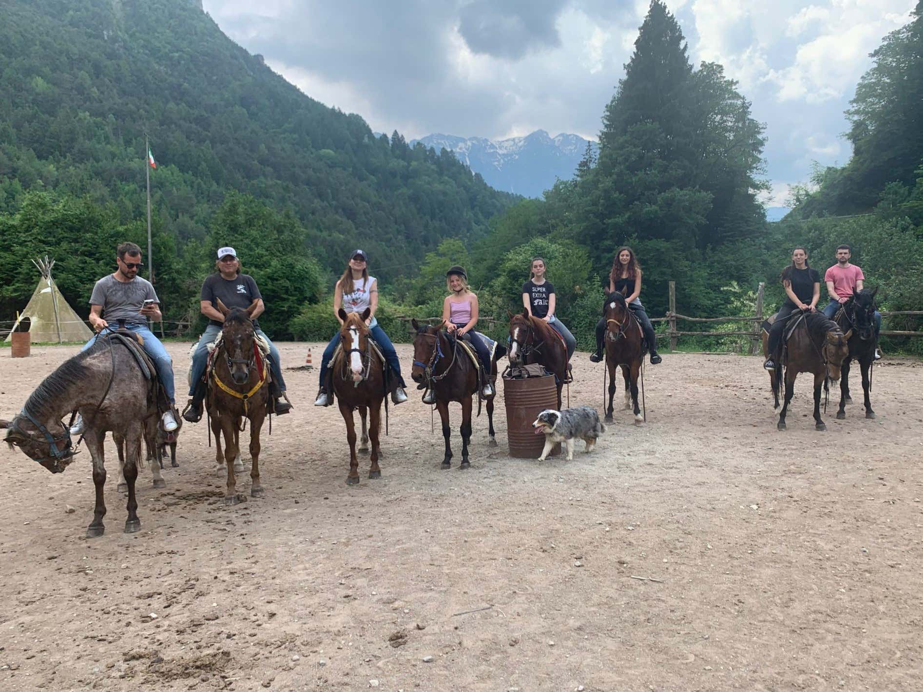 Passeggiata a cavallo di 2 ore al Castello di Castel Ivano