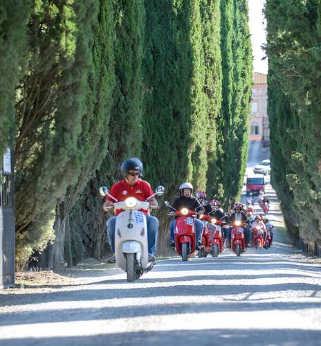 Panoramic Vespa Tour of the Val d'Orcia
