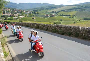 Panoramic Vespa Tour of the Val d'Orcia