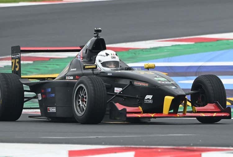 Giri in pista con Formula 4 all'Autodromo di Varano de' Melegari