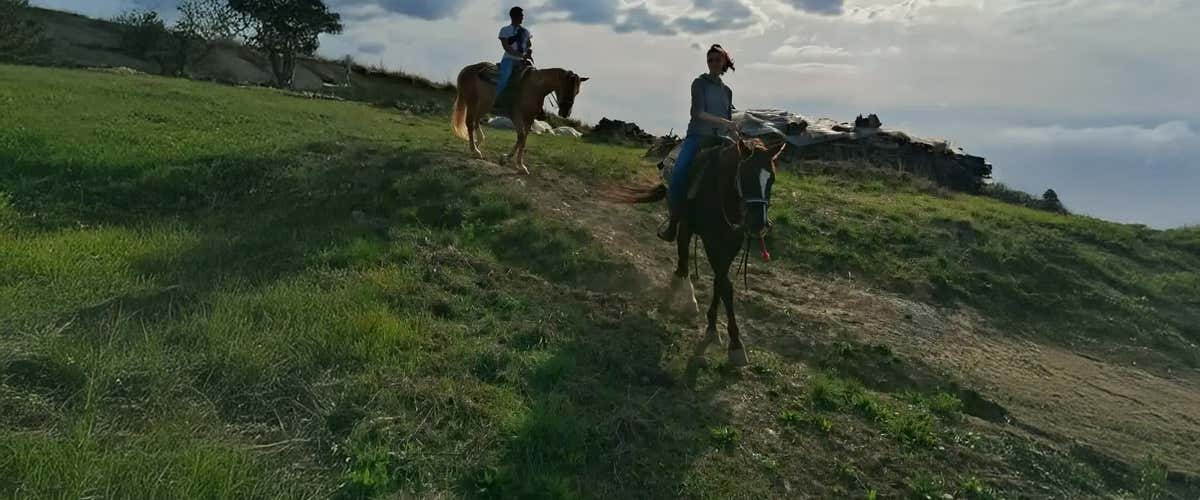 Passeggiata a cavallo di coppia nel cuore del Chianti con brindisi