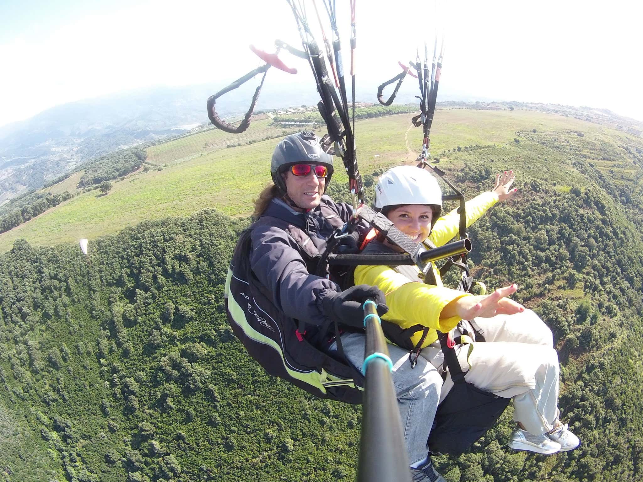 Volo in parapendio biposto sul borgo di Stilo