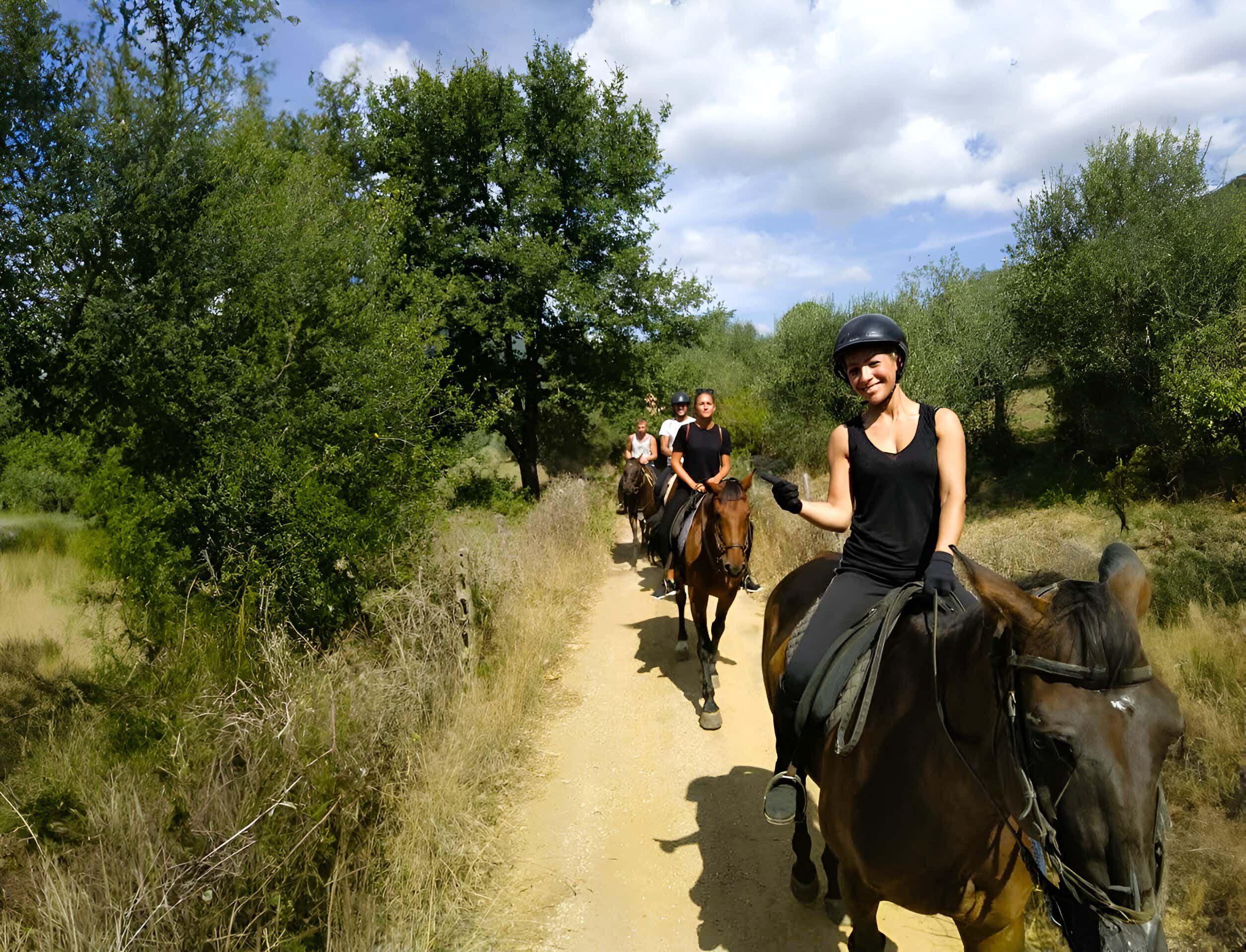 Avventura a cavallo nel Parco di Montioni con pranzo o cena