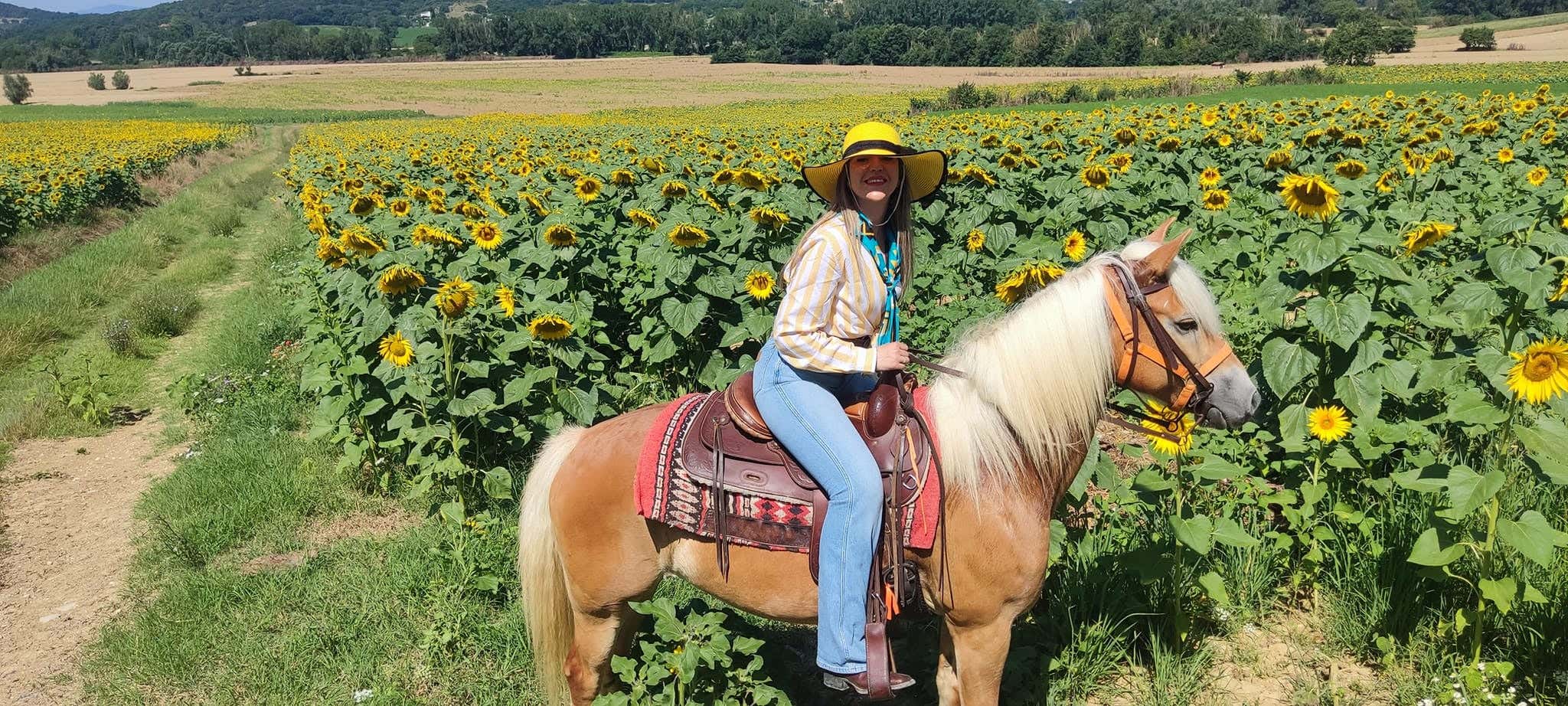 Horse riding through the Perugia countryside with breakfast