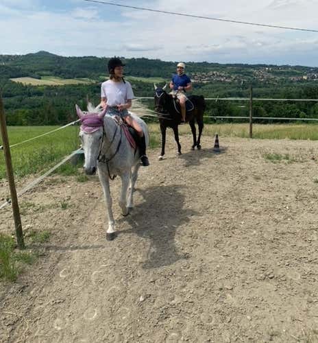 Lezione di equitazione e passeggiata a cavallo nell’Oltrepò Pavese
