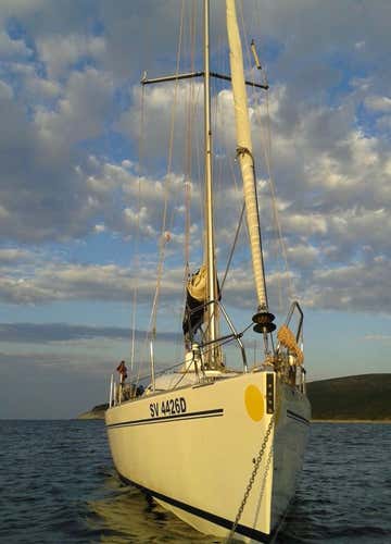 Half-day beginners sailing course in Savona