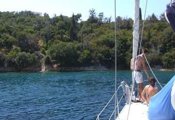 Half-day beginners sailing course in Savona