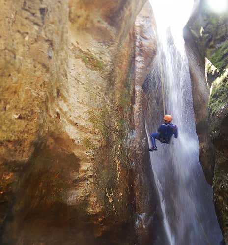 Esperienza di canyoning a Roccaranieri