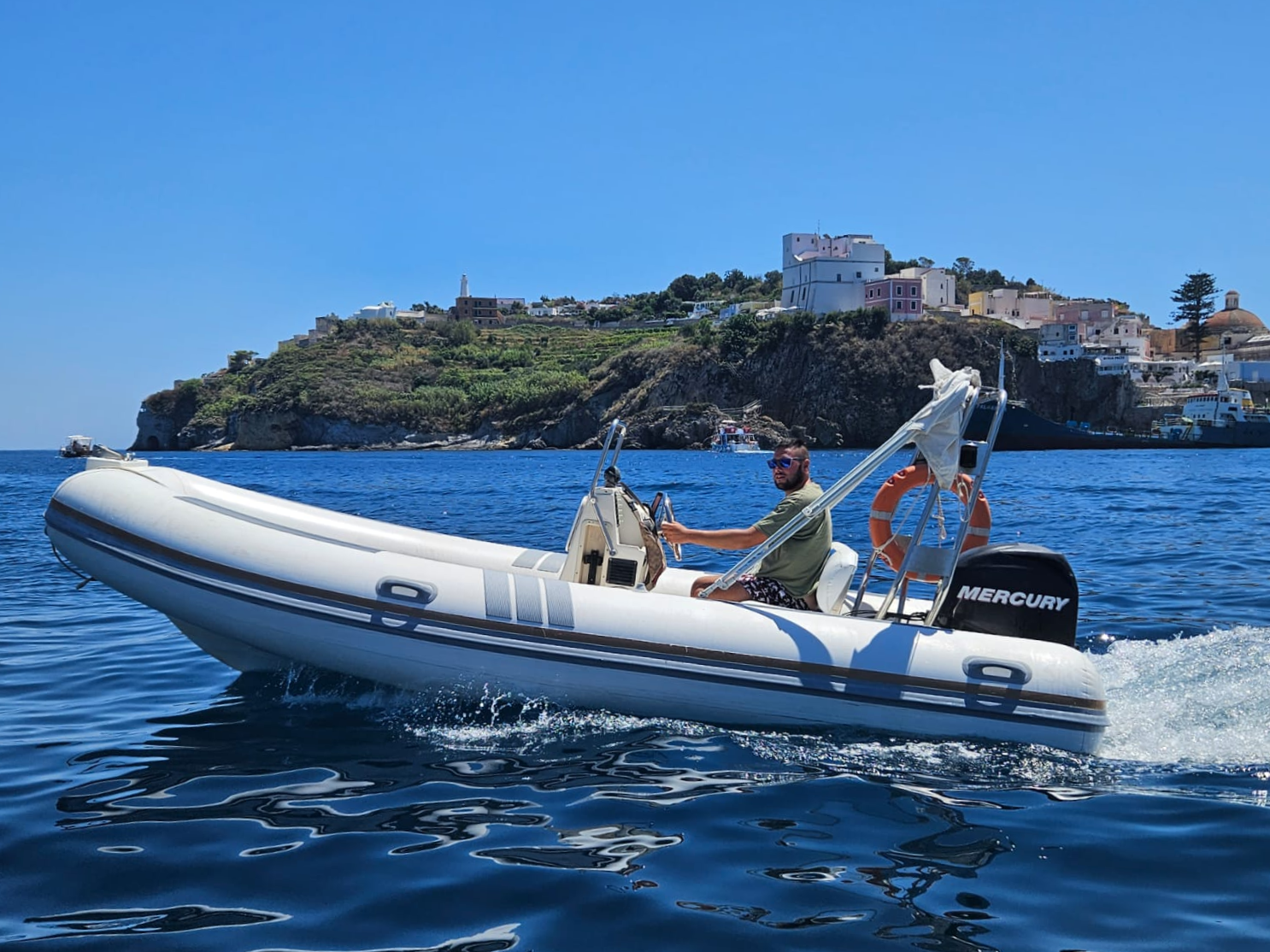 Noleggio gommoni Ponza | 6 gommoni a partire da €140 | Freedome