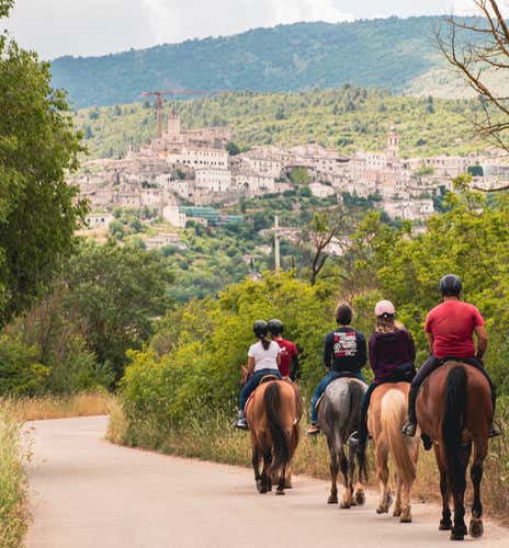 Horseback riding in the Tirino Valley with lunch