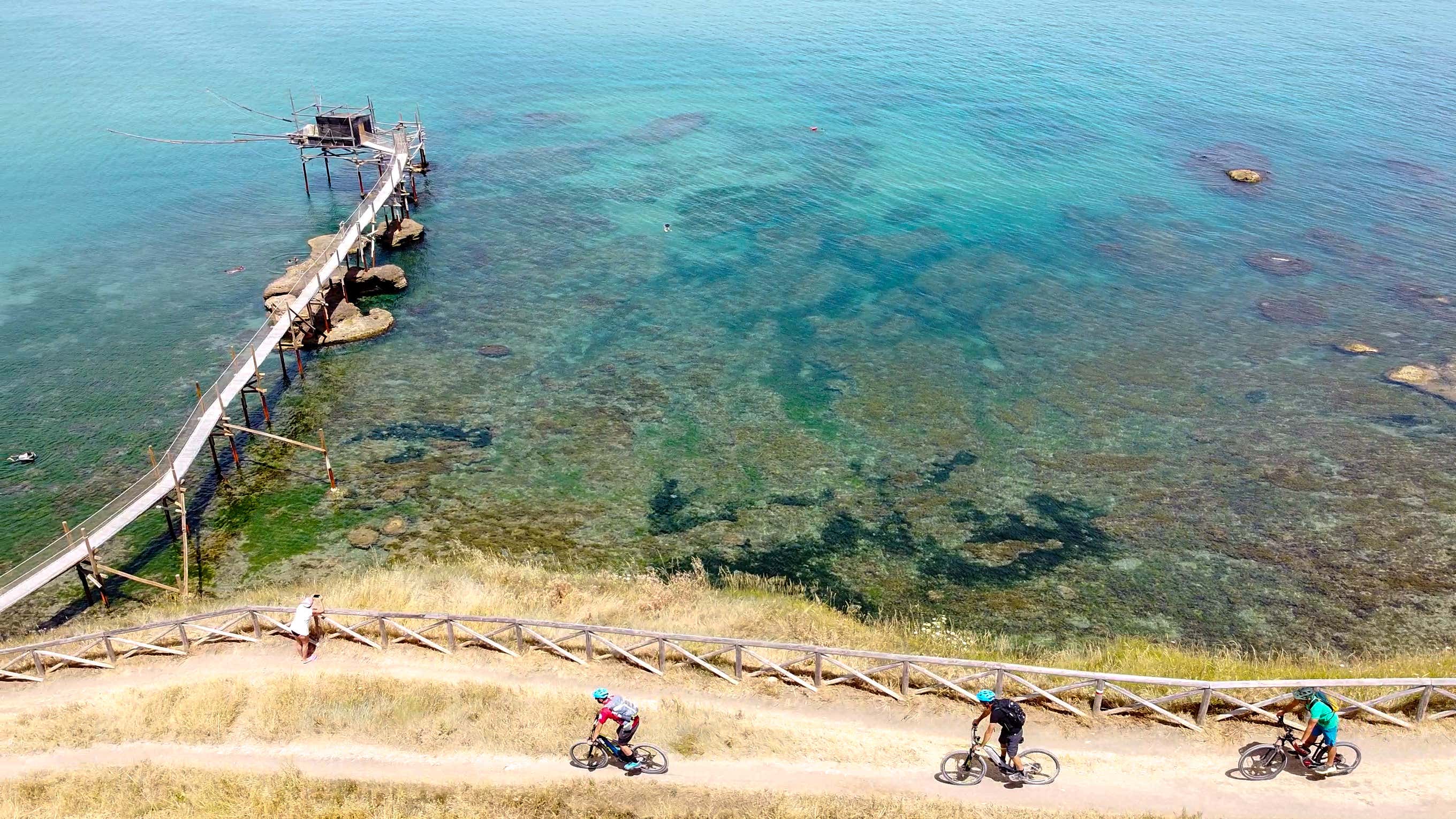 E-bike tour a Punta Aderci sulla Costa dei Trabocchi