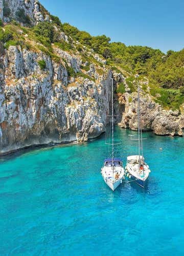 Sailing boat day tour with lunch in S. Maria di Leuca