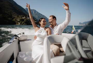 Private speedboat tour on Lake Garda with toast