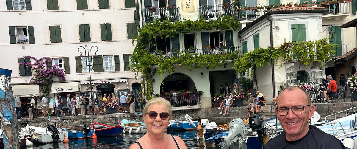 Tour in motoscafo privato di 3 ore e mezza sul Lago di Garda con brindisi