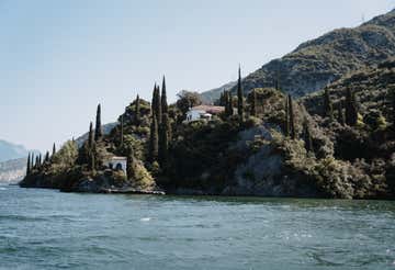 Private speedboat tour on Lake Garda with toast