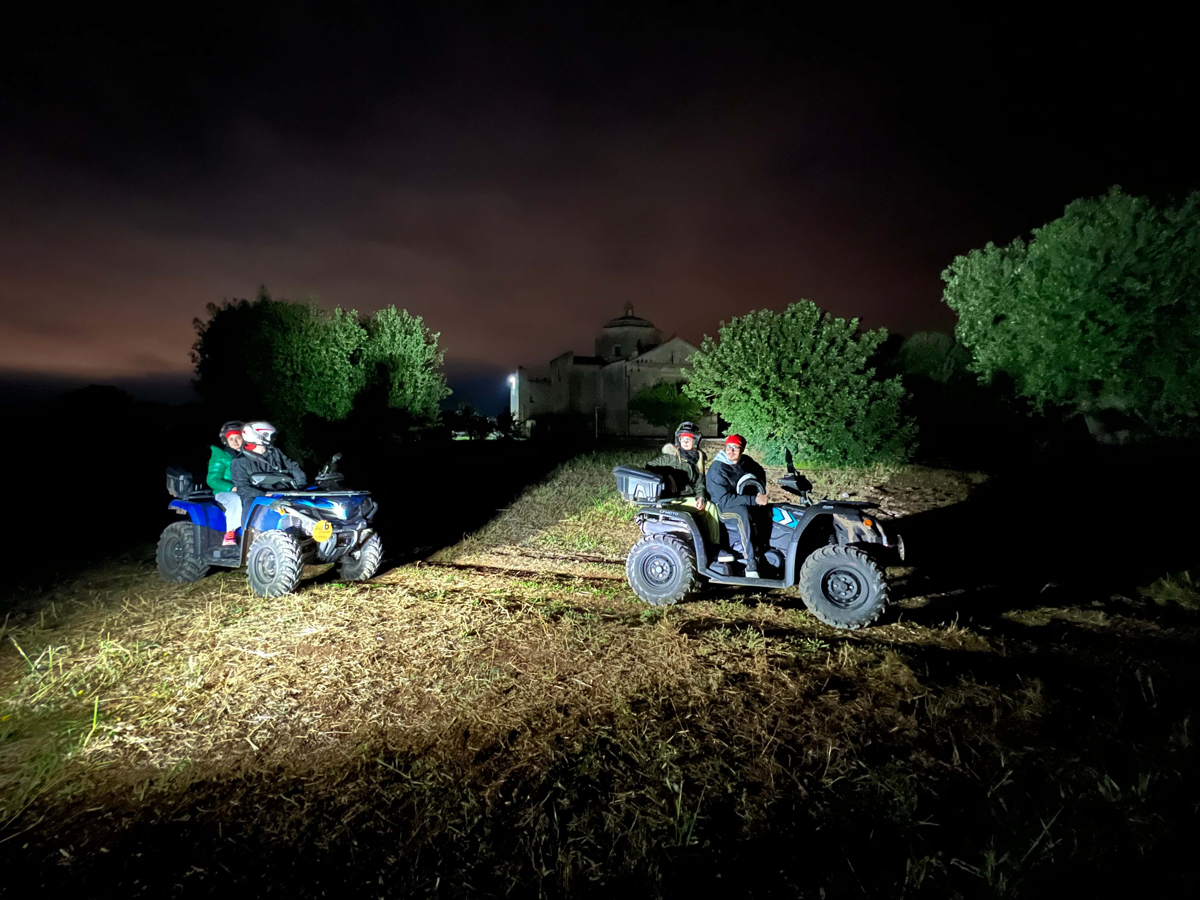 Escursione in quad sotto le stelle a Monopoli con aperitivo