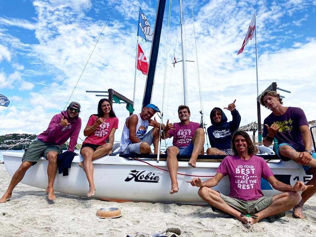 Corso di gruppo di vela nel Golfo di Marinella a Olbia Freedome