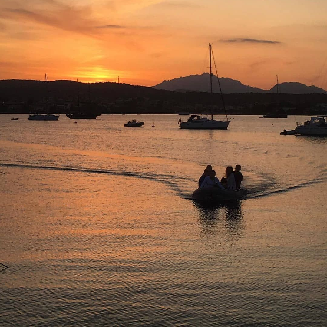 Tour in gommone privato a Golfo Aranci con aperitivo al tramonto | Freedome
