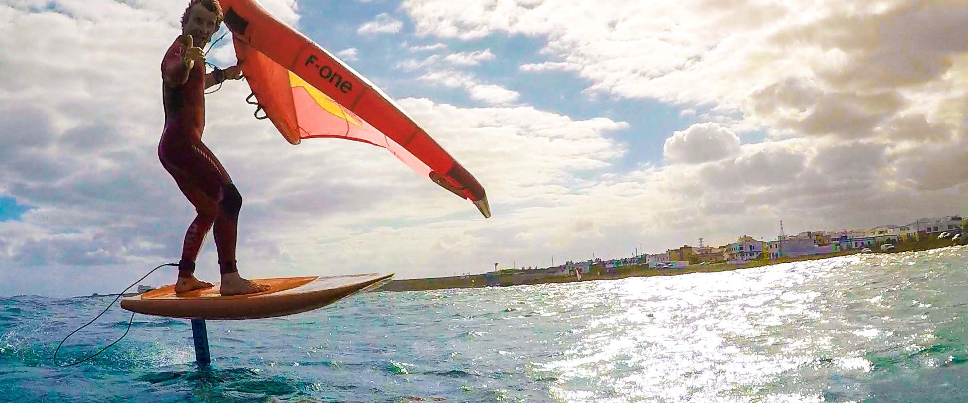 Wing foil course in the Gulf of Marinella in Olbia Freedome