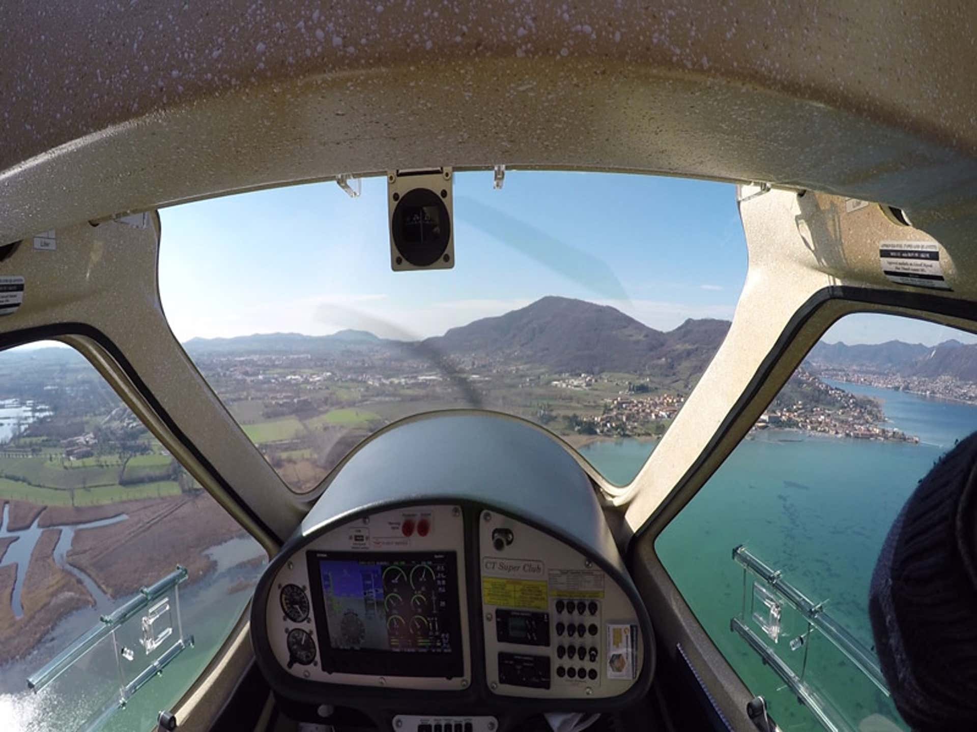 Light Aircraft Lake Garda