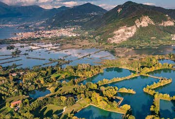 Pilot for a day by plane over Lake Iseo and Franciacorta
