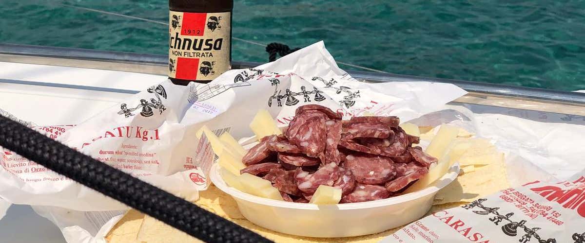 Tour in catamarano a Stintino con aperitivo al tramonto