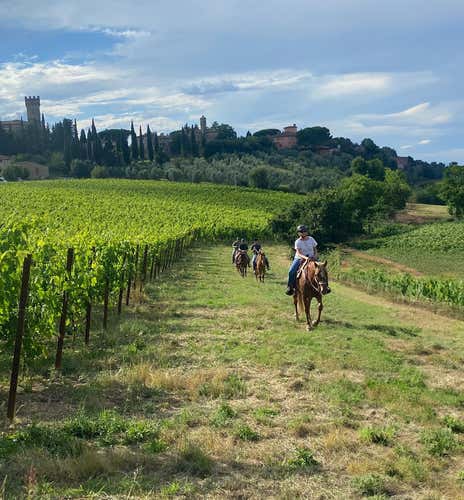 1½-hour horseback ride to Poppiano Lake and Castle