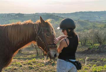 1½-hour horseback ride to Poppiano Lake and Castle