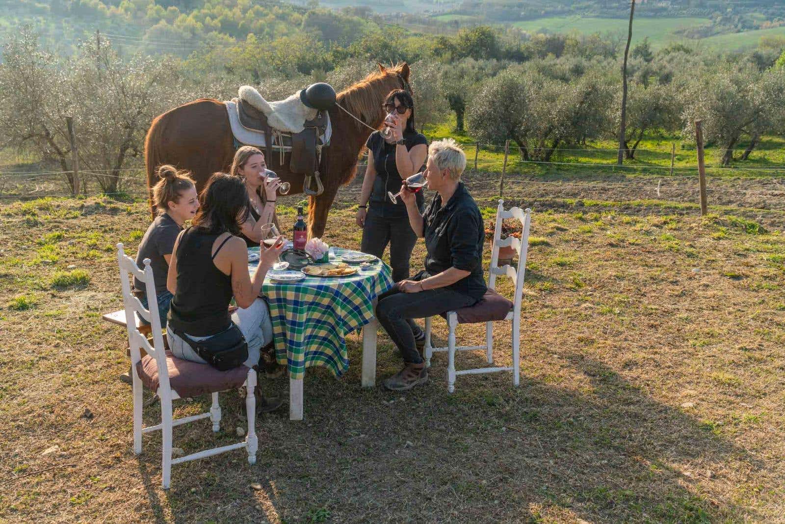 Carta da parati Cavallo al tramonto - su misura
