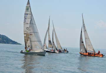 Tour privato in barca a vela del Lago di Garda