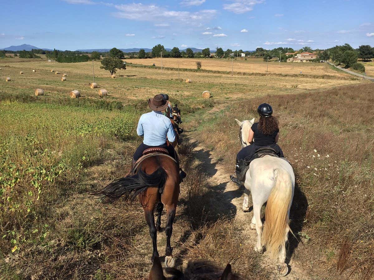 Passeggiata a cavallo alle grotte di Vitozza con picnic