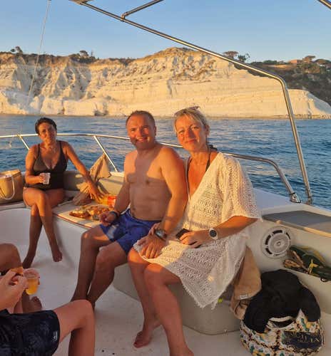 Tour in barca alla Scala dei Turchi con aperitivo al tramonto