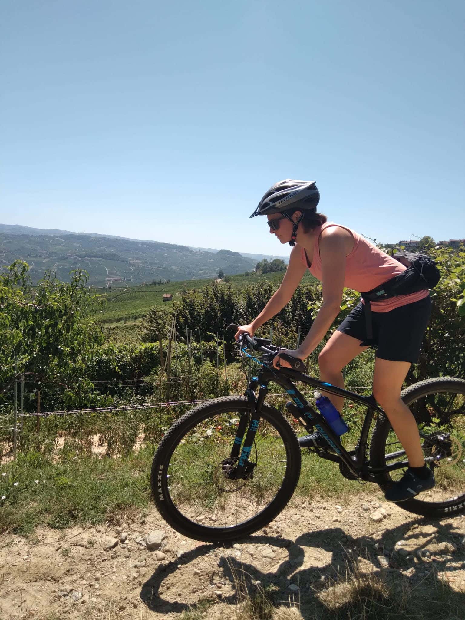 Piemonte In Bici Nelle Langhe Giorni In Ebike Nelle Langhe Giroola