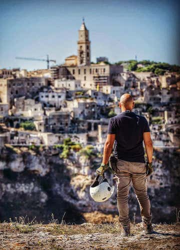 Quad bike tour and walk to the rock caves of Matera