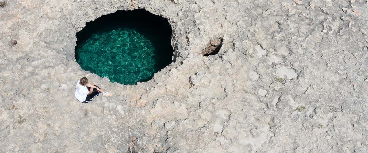 Passeggiata costiera tra le calette di Carovigno e Torre Santa Sabina