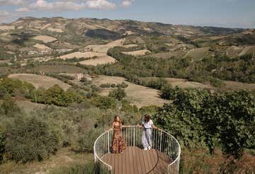 Dinner with wine pairing on a panoramic terrace in the Marche hills